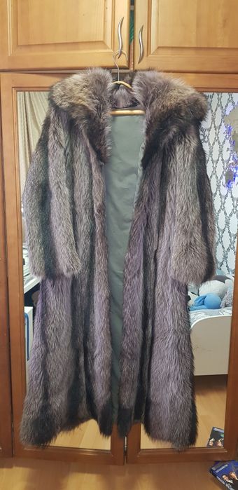 Продам шубу (енот) длинная