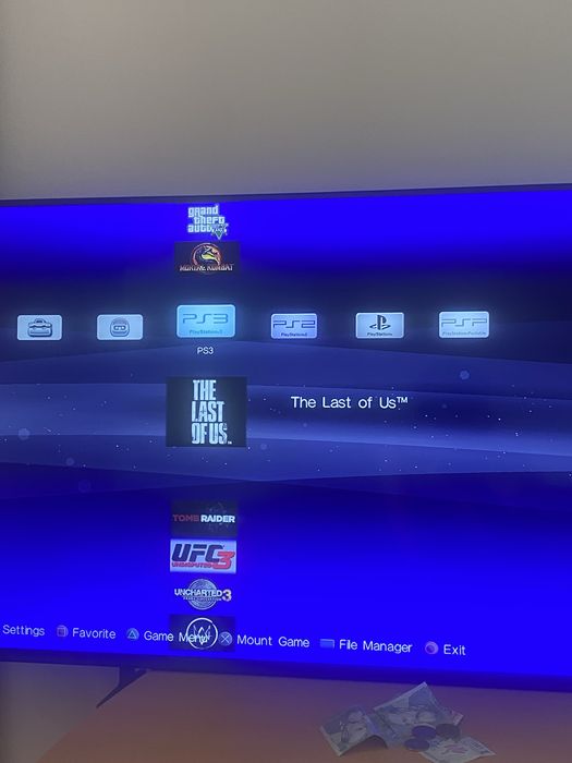 Vand Ps3 modat+ alte jocuri cu 2 manete
