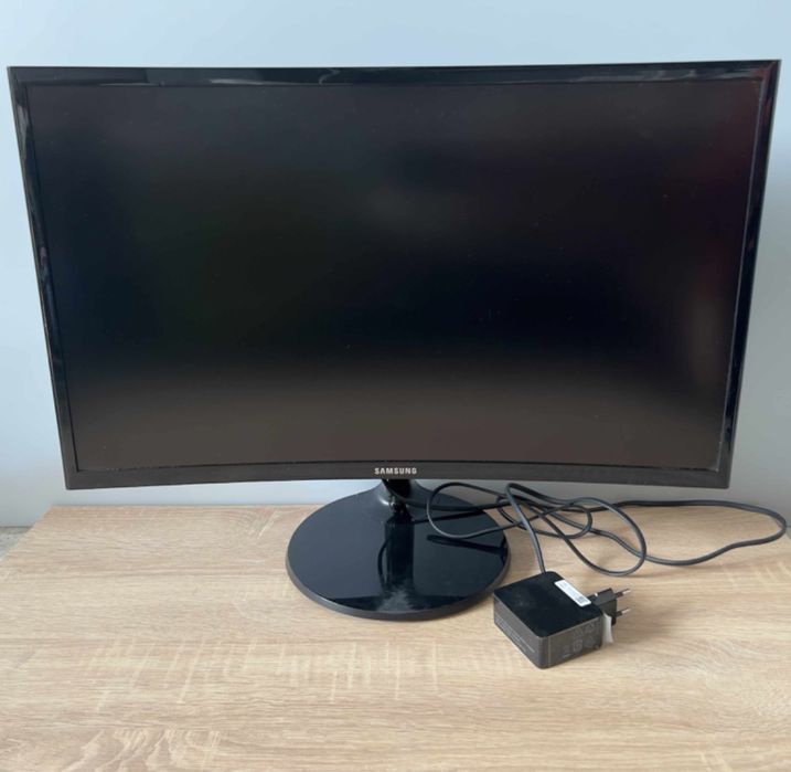 Монитор Samsung C24F390FHU Извит