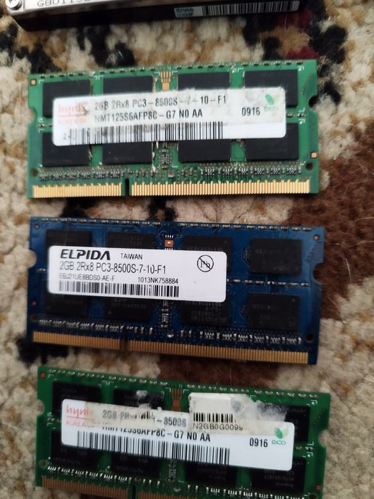 Vind hard ,laptop ,sata 160 GB,plăcute 2 gb DDR3 /8500 mhz,2 GB DDR2.