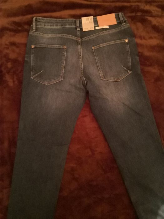 Чисто нови дънки