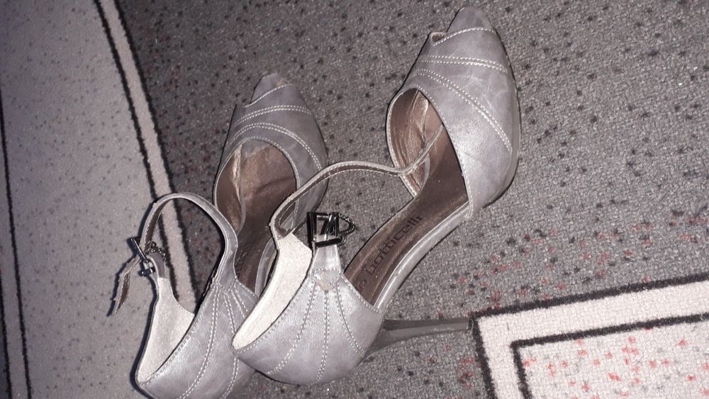 Официални обувки на висок ток