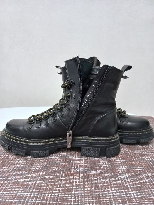 Продам женские демисезонные ботинки