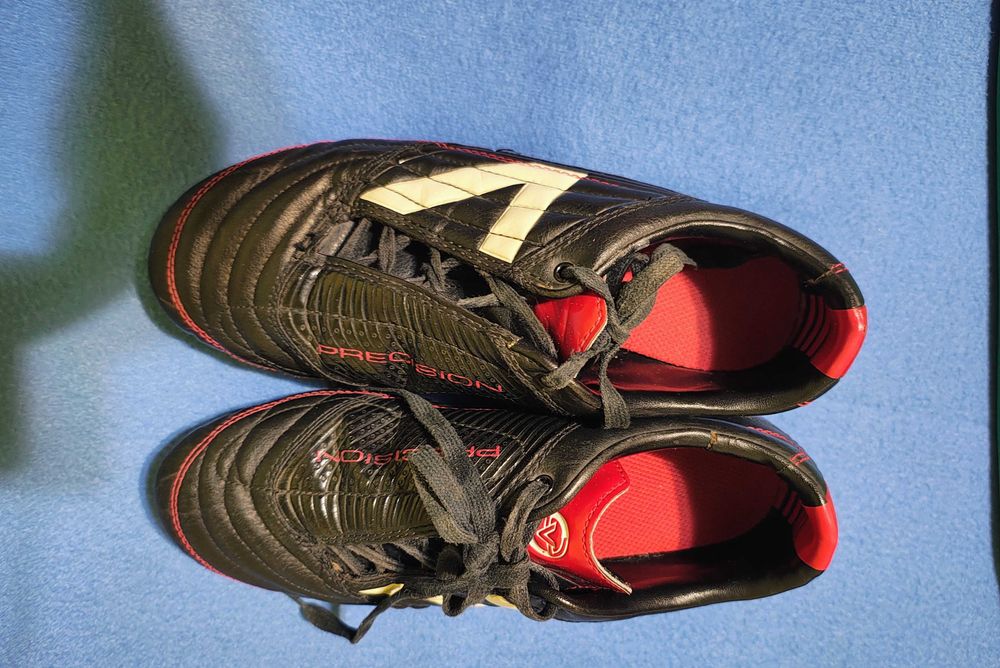 Adidasi fotbal crampoane 37