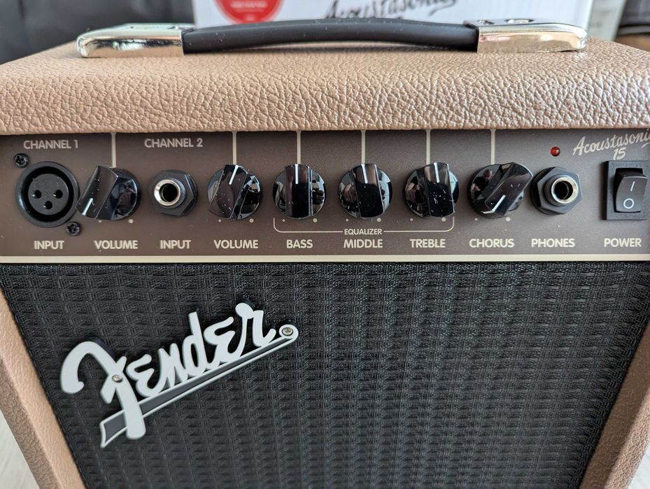 Fender Acoustasonic 15 усилвател за акустична китара  с електроника