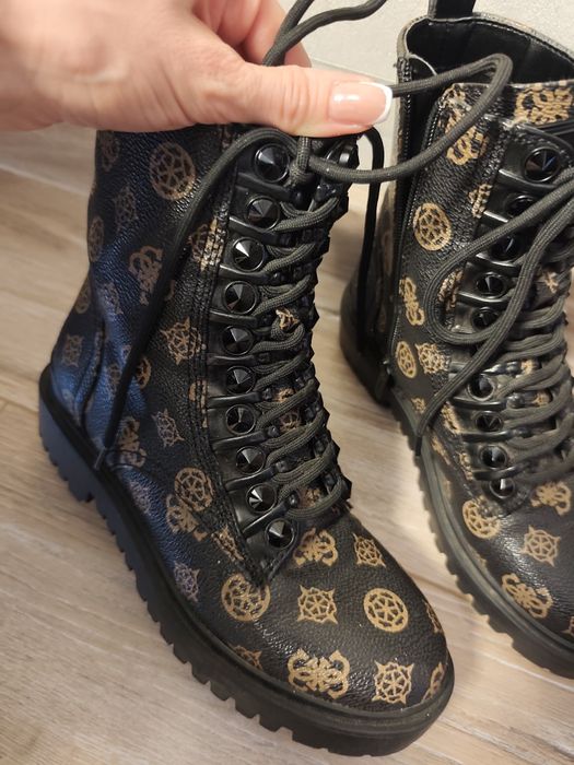 Оригинални боти Guess