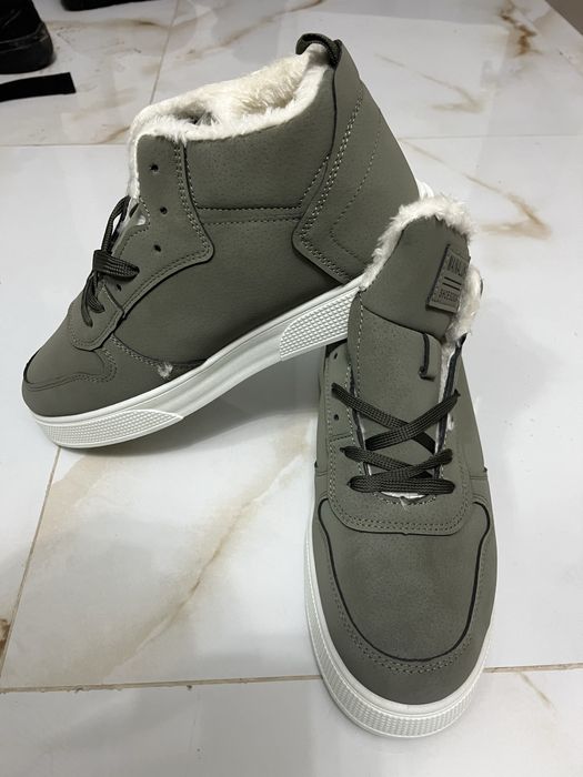 Продам мужские ботинки