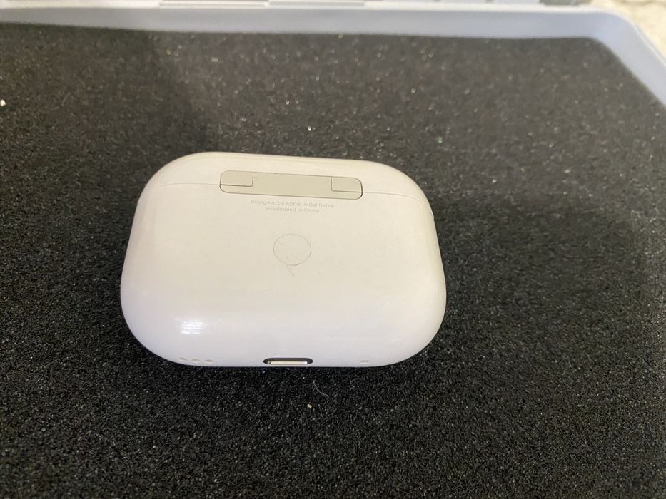 Airpods Pro 2 лайтнинг кейс