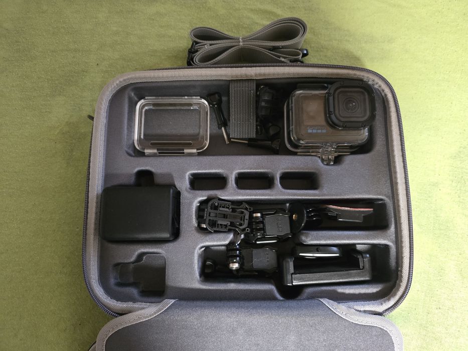 Setul  Camera video de actiune GoPro Hero13 Black  + Incarcator dublu Go + 2 acumulatori Enduro + husă