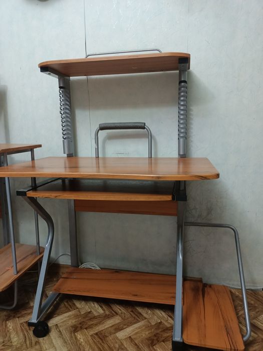 Продам компьтерный стол