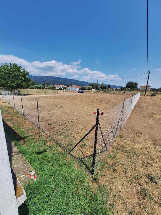 Продава се парцел 800 м2 до центъра в Неа Врасна, Гърция