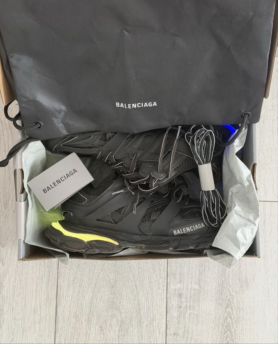 Balenciaga track led