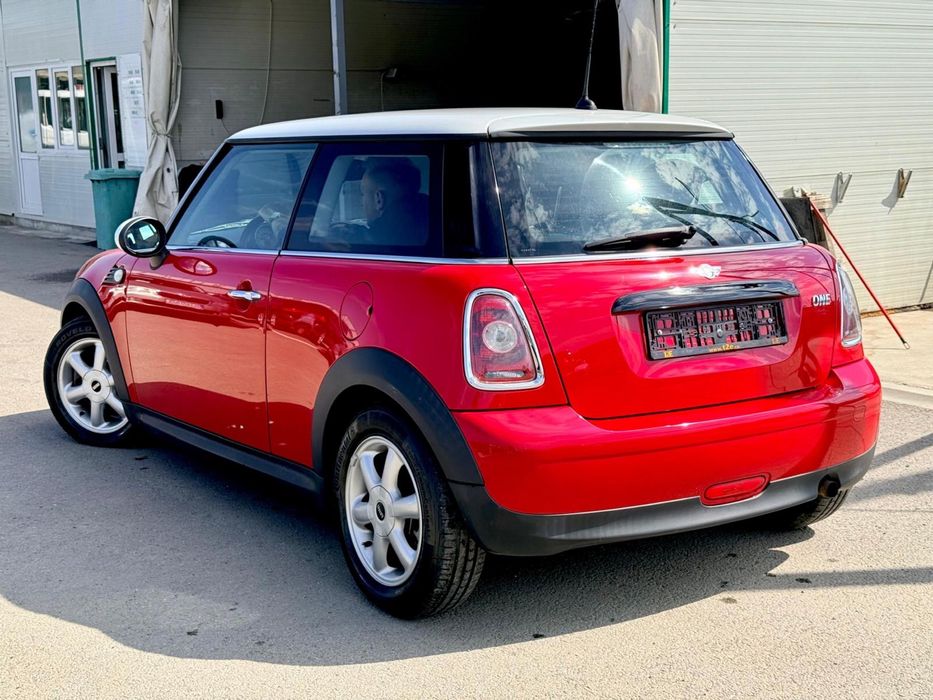 Mini Cooper One 2011