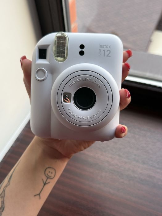 Instax Mini 12 в отличном состоянии