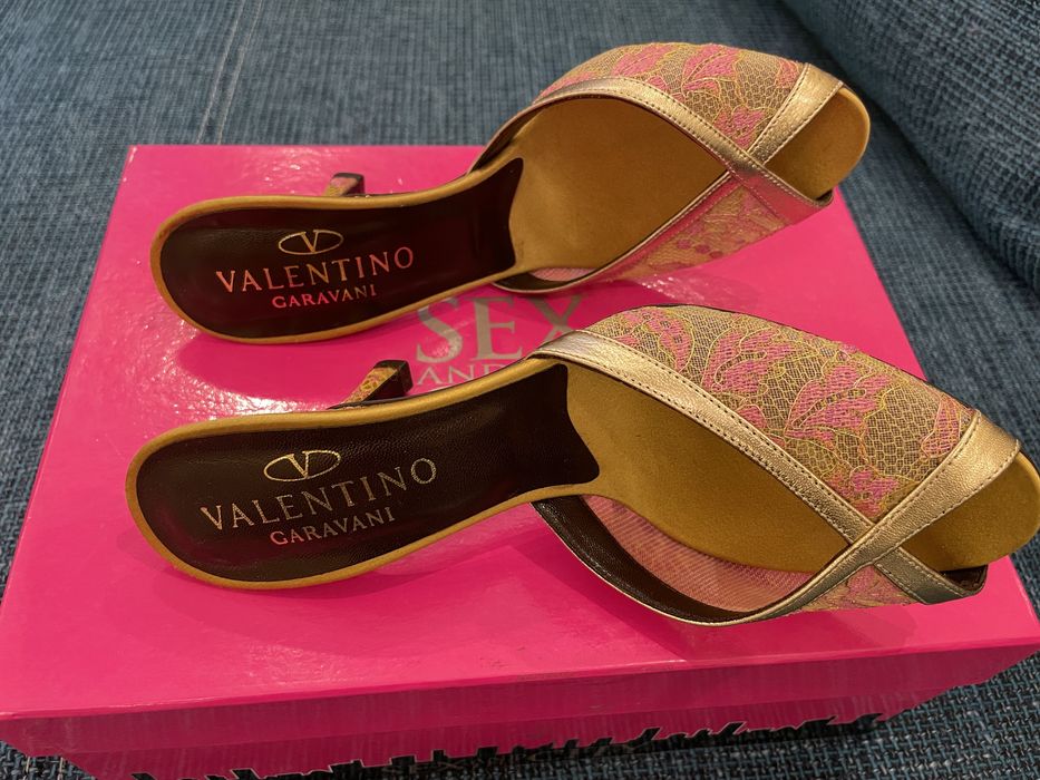 Продавам сандали Velentino