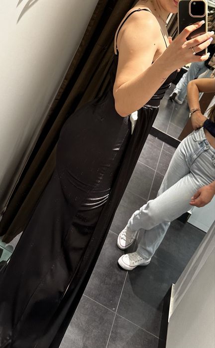 Vând rochie neagră