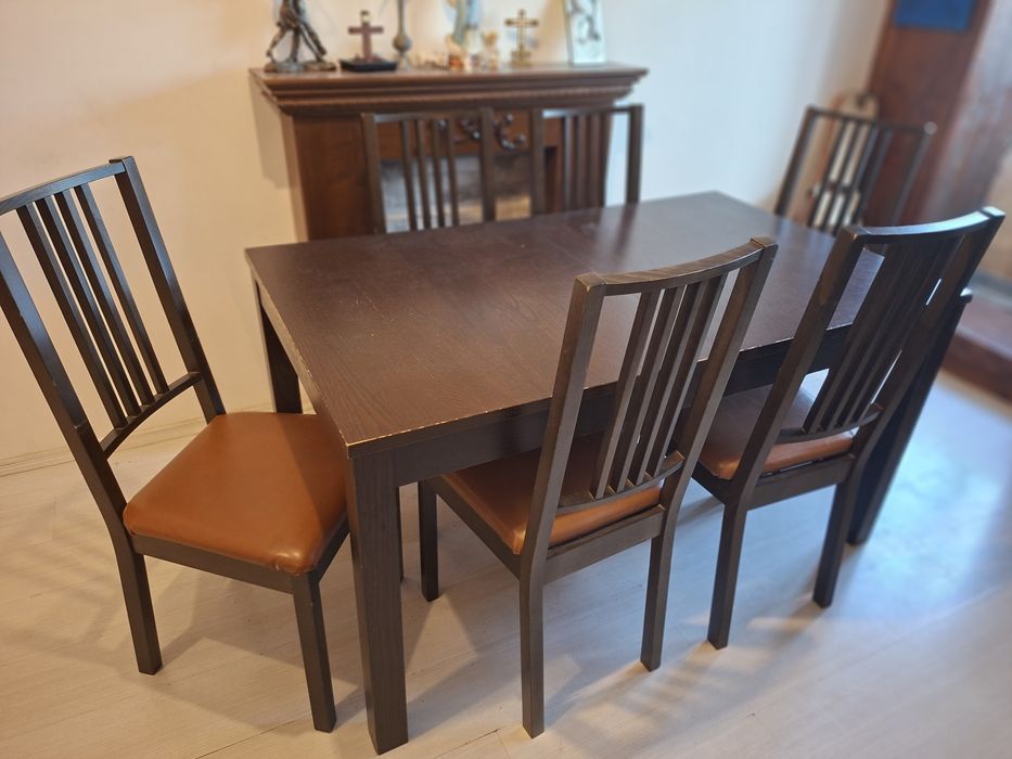 Masa extensibila si scaune (tapitate cu piele naturala)