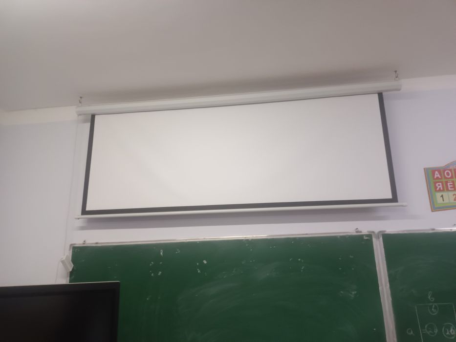 Proektor ekran sotiladi