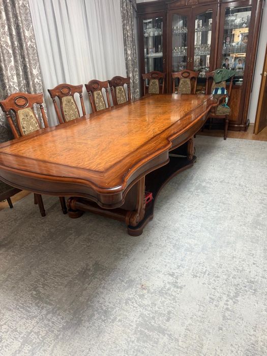 Стол для гостинной