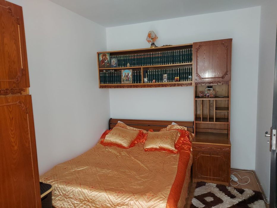 Închiriez apartament  2 camere