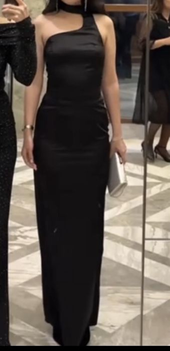 Продам красивое платье с шарфом