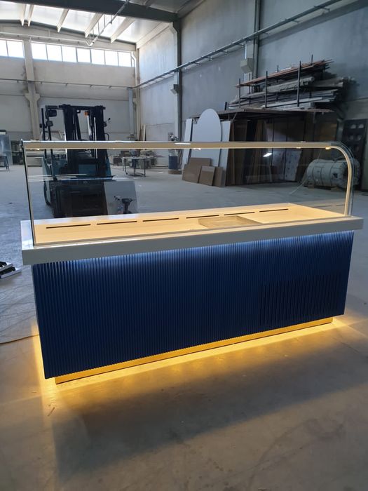 Продам витринный холодильник