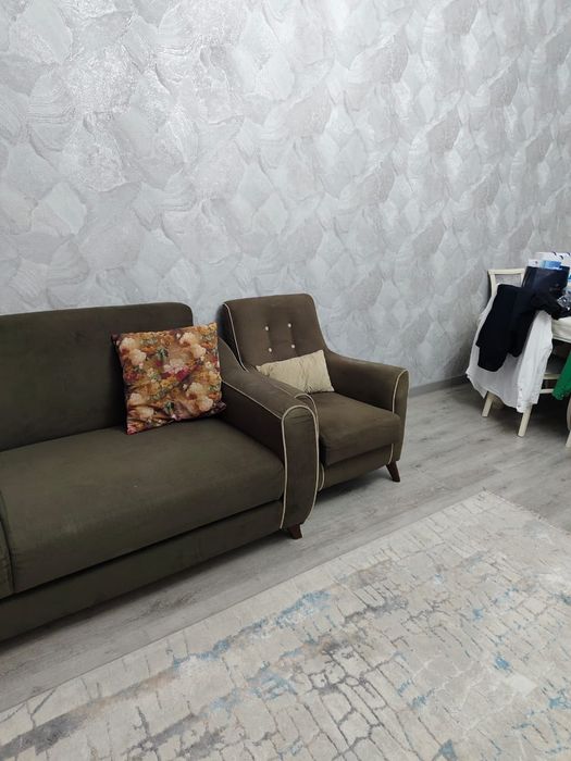 Продам диван с креслами