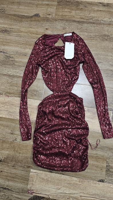 Rochie cu paiete și decupaje xs