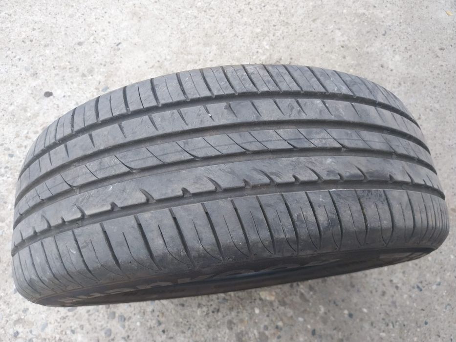 Vând cauciuc Hankook,în stare foarte bună, dot 2025,dimensiuni  225 /60  R17