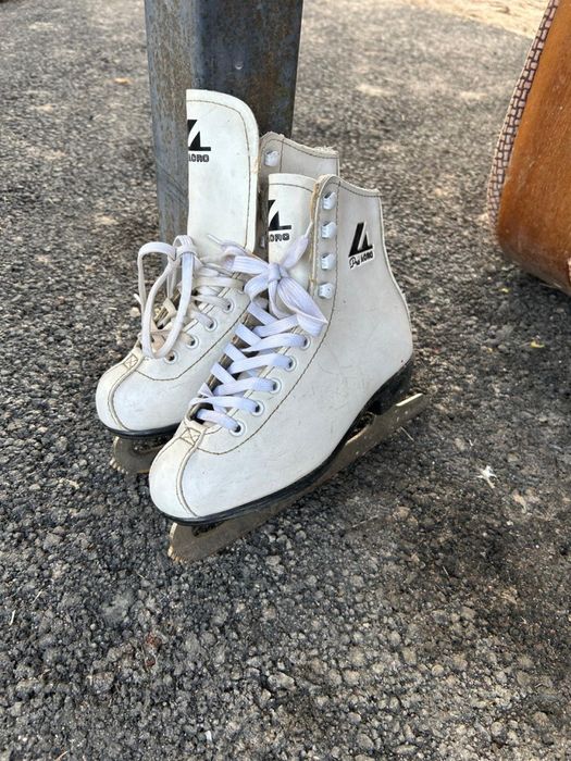 Продам коньки почти новые