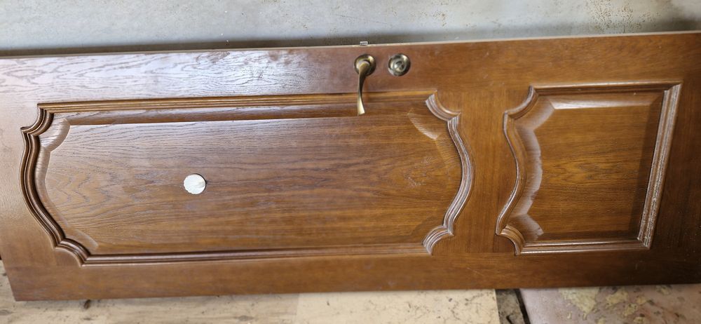 Есіктер сатылады.