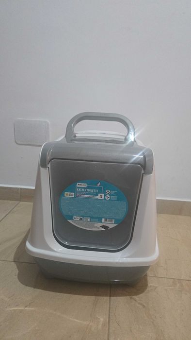 Litiera pisica cu capac si filtru de carbon - Noua