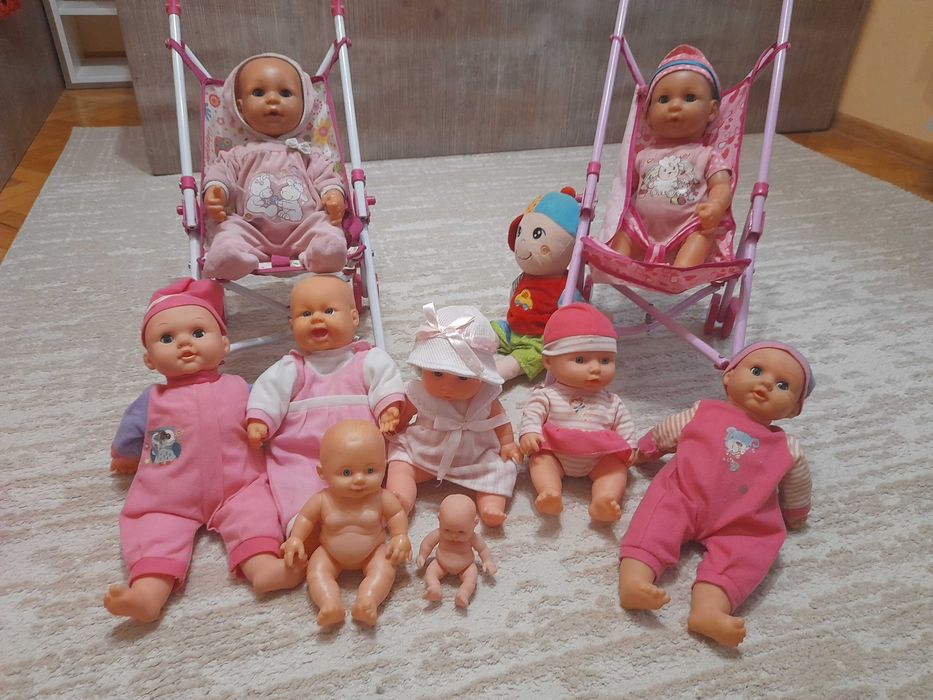 Колички за кукли, кукли и играчки