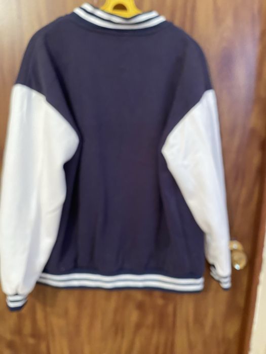 Срочно   Женский   бомбер  продам  .