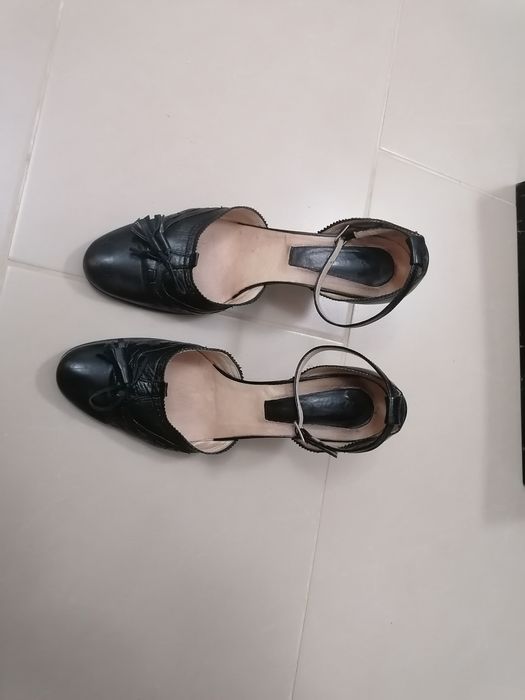 Pantofi negri, piele, mărimea 39, stare foarte buna