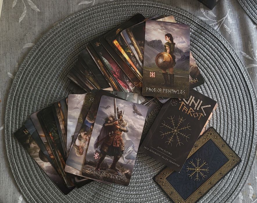 Таро карти runic tarot
