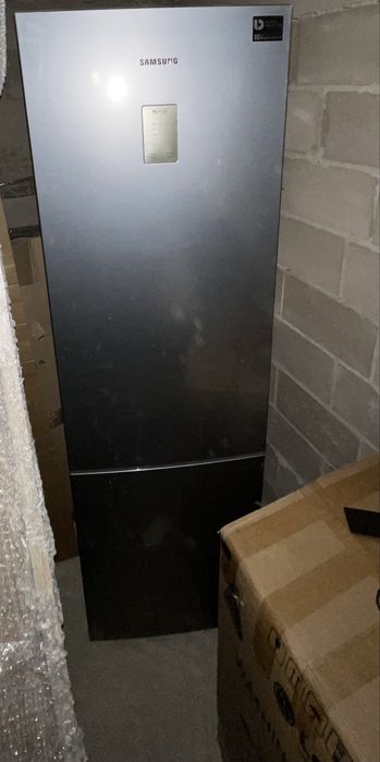 Холодильник Samsung