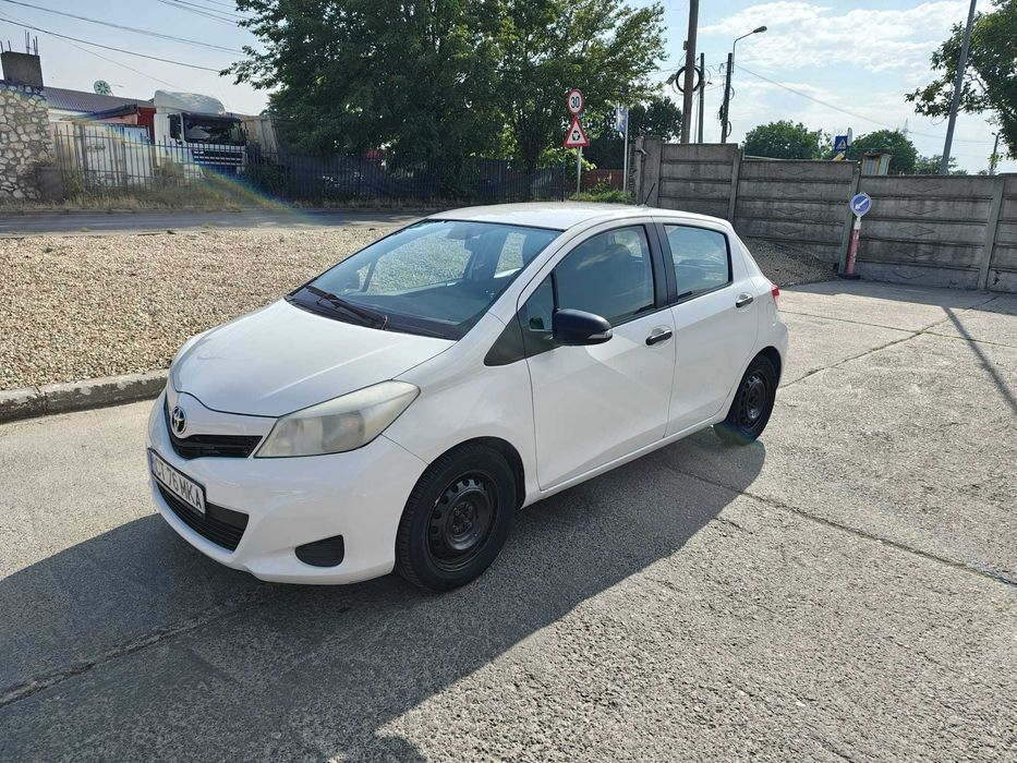Vând Toyota Yaris 2012