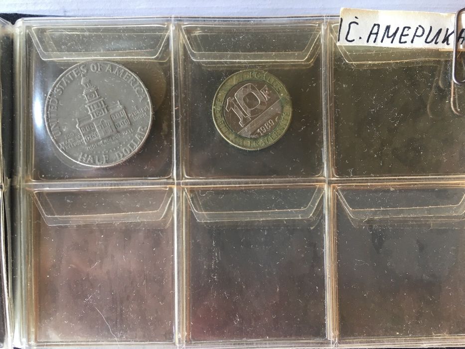 Колекция стари чуждестранни монети.