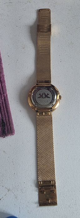 Позлатен часовник