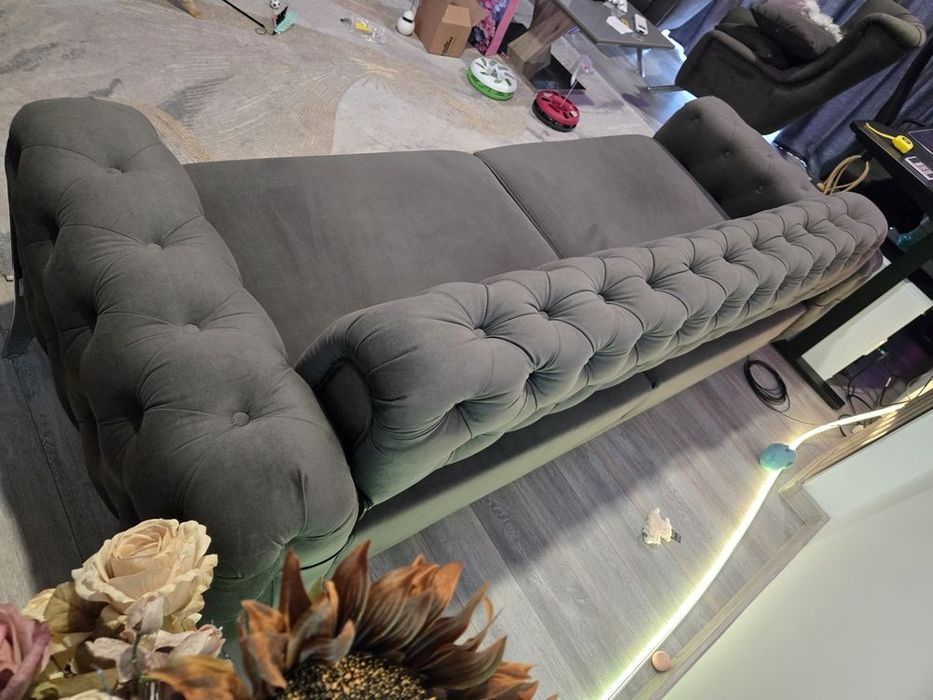 Vând Canapea Extensibilă Chesterfield