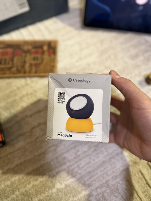 Caseology поставка за MagSafe