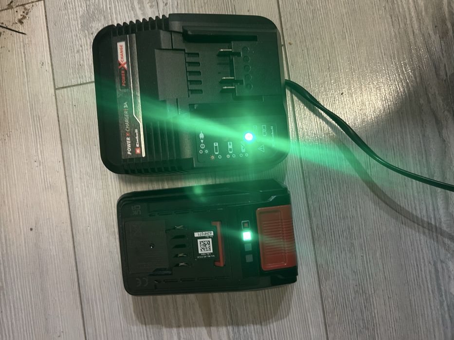 Акумулаторна полираща/шлифовъчна машина EINHELL +зарядно и батерия