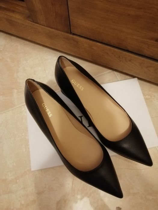 Нови дамски обувки естествена кожа Guess