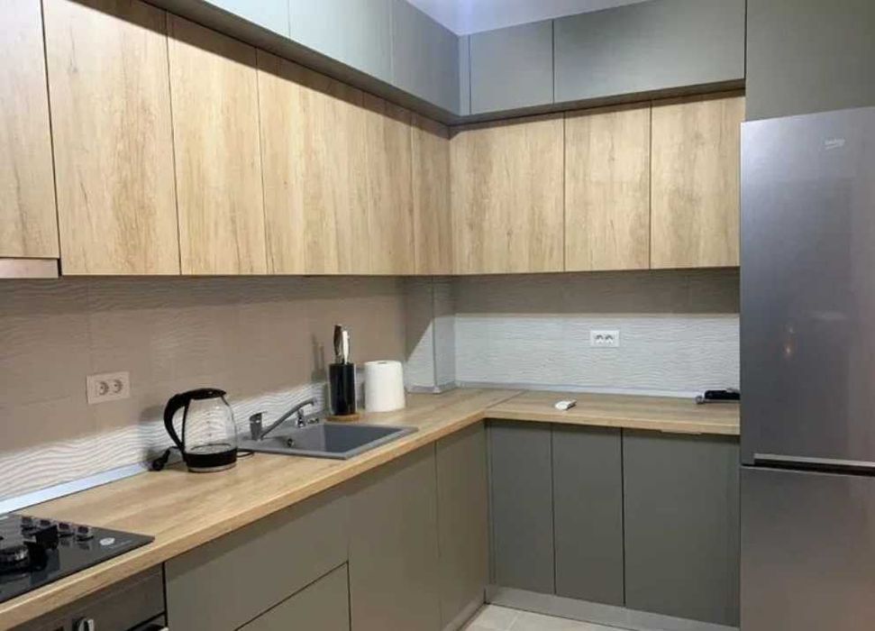 Дава се под наем Тристаен апартамент в Пловдив, Остромила - 82 кв.м за 408 € - Снимка #1