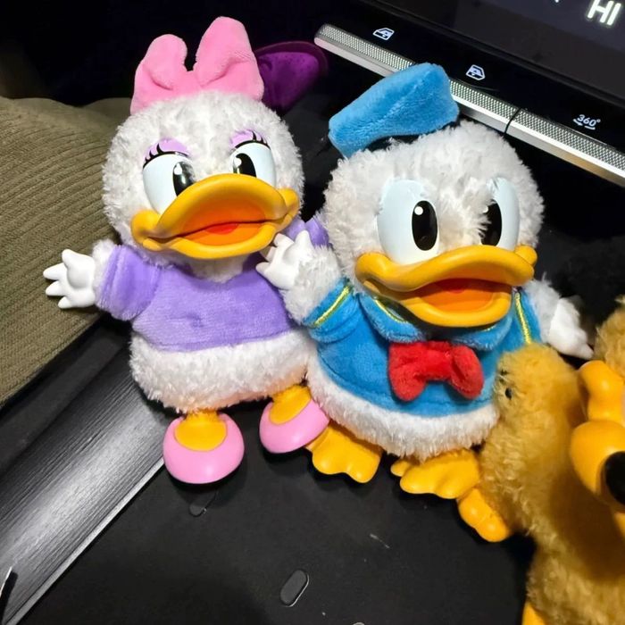 Игрушки от Pop Mart Mickey Family