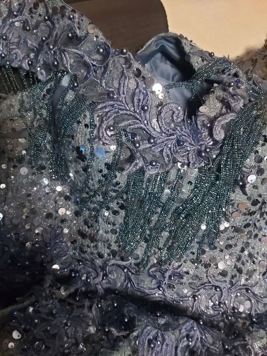 Синя  бална  рокля