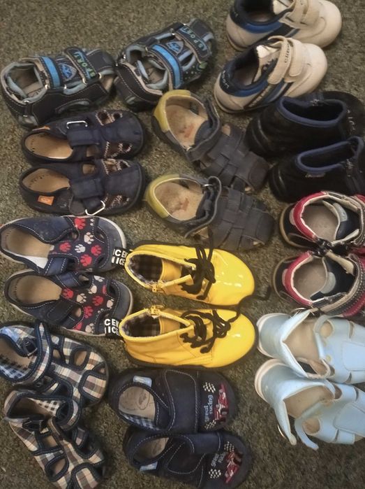 Подарявам бебешки дрехи и обувки за момче от 3 м до 1 г