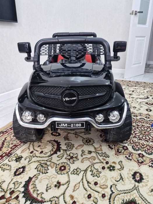 Продам машину электромобиль