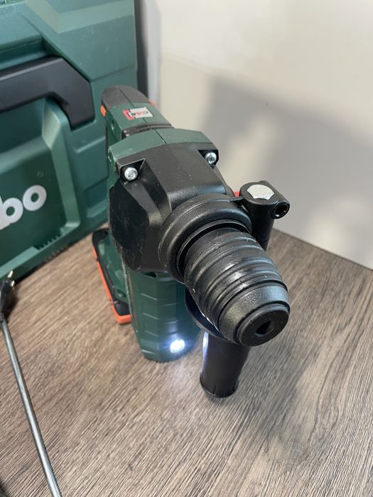 Vând rotopercutor Metabo